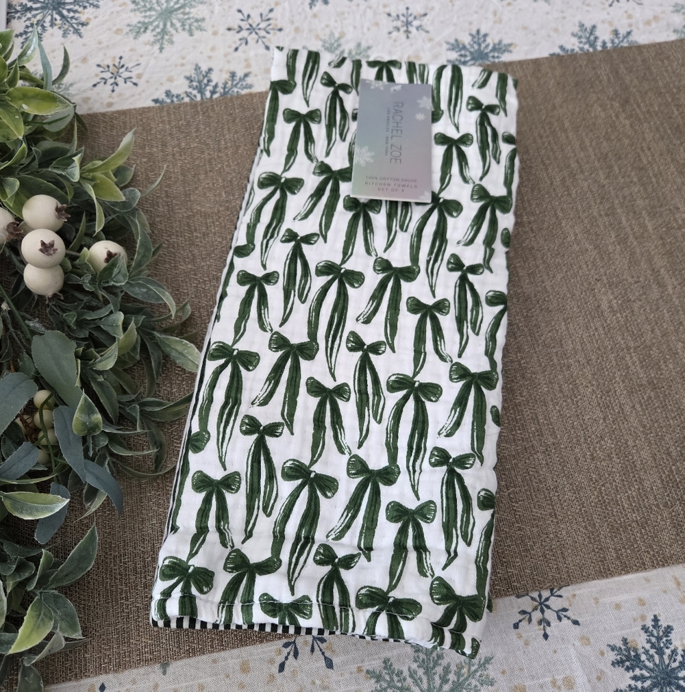 Rachel Zoe Green Bow Pattern Kitchen Towels. Set Of 3